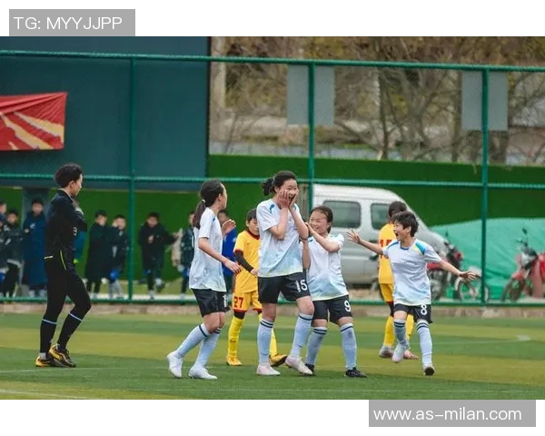 公益之路携手同行千里支云蓝点燃大山少年心中的足球梦想